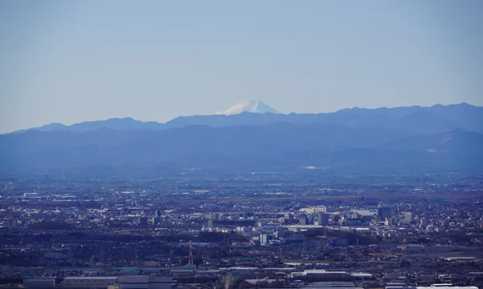 栃木県足利市の大岩山の天空テラスからの秩父山脈・富士山