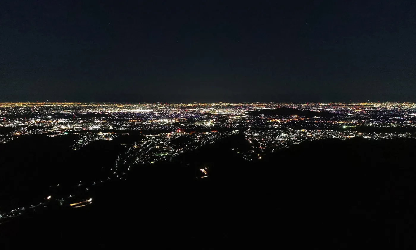 大岩山西公園の天空のテラスから見える夜景