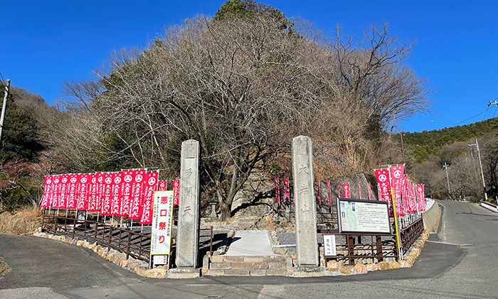 男坂から山頂への参拝ハイキングコース 大岩山 男坂 入口