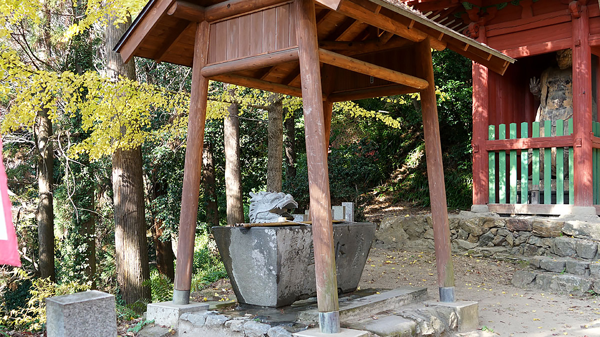 大岩山毘沙門天の水屋